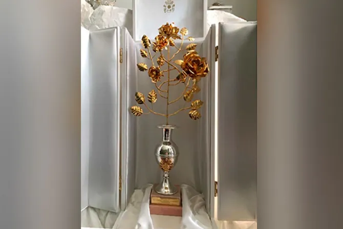 El Papa Francisco ofrecerá la tercera rosa de oro a la Virgen de Fátima