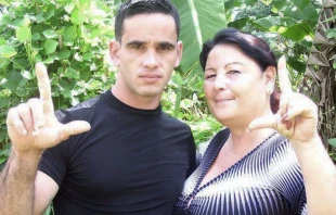 Yosvany Melchor y su madre Rosa Maru00eda Rodru00edguez / Foto: Movimiento Cristiano Liberaciu00f3n  