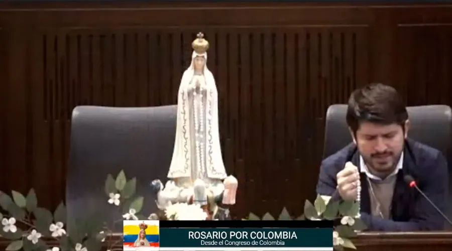 Congresistas rezan el Rosario para pedir a la Virgen María que proteja a Colombia