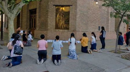 Convocan nuevas jornadas de oración y manifestaciones por cierre de seminario en Argentina