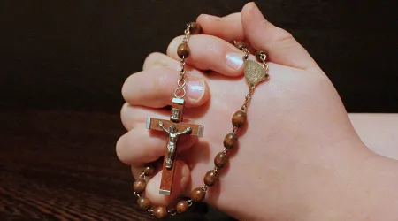 Obispo anima a rezar el rosario, "una oración sencilla al alcance de todos"