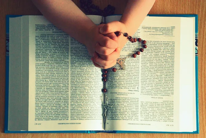¿Por qué es importante rezar el rosario en el mes de María? Arzobispo responde