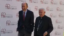 Alfredo Pérez Rubalcaba (izq) y Cardenal Antonio Cañizares antes del encuentro en el congreso “La Iglesia en la Sociedad Democrática”. Foto: ArchiValencia. 