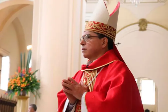 Presidente de obispos denuncia "imperio" del narcotráfico en periferias de Colombia