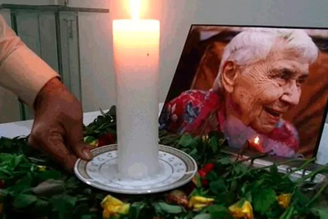 FOTOS: Despiden con funeral de estado a la “Madre Teresa” de Pakistán