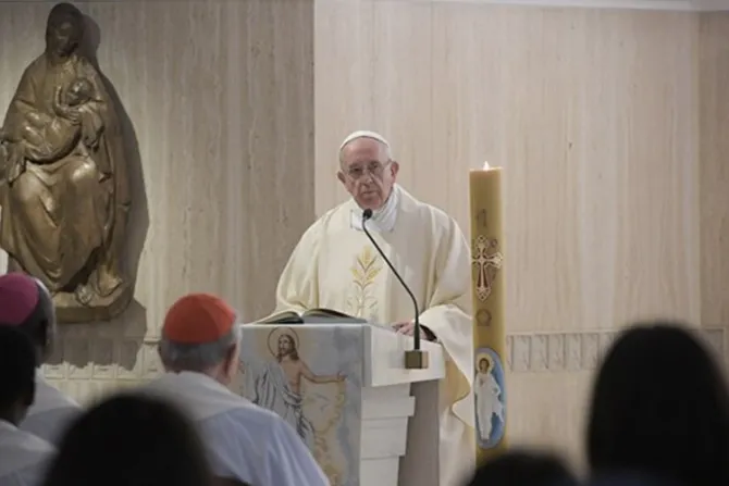 Papa Francisco advierte: El mundo nos anestesia para que no podamos ver la Cruz