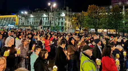 Cientos procesionan para conmemorar millones de muertes por aborto en Reino Unido