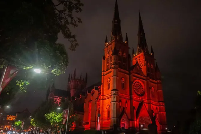 Miles de Iglesias y monumentos se iluminarán de rojo por los cristianos perseguidos