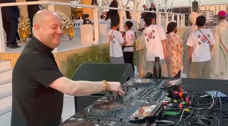 ¿Quién es el "sacerdote DJ" que tocó techno en la JMJ Lisboa 2023?