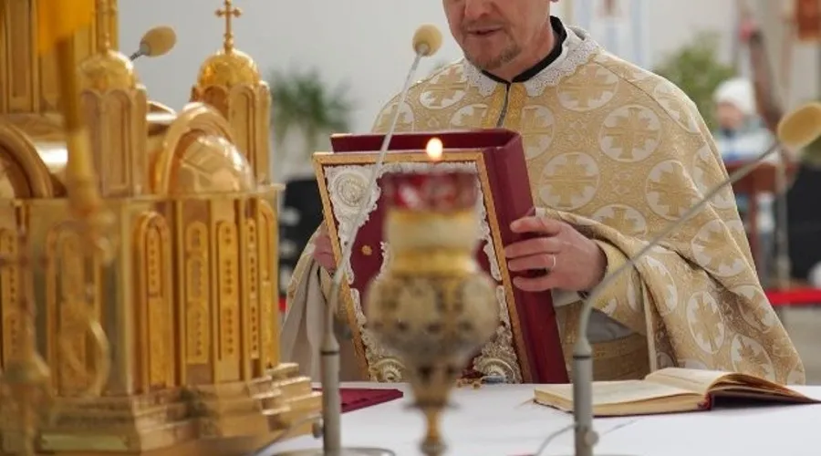Los sacerdotes católicos se quedan en Ucrania para llevarle la Eucaristía al pueblo