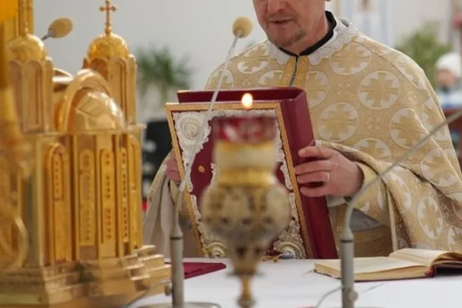 Los sacerdotes católicos se quedan en Ucrania para llevarle la Eucaristía al pueblo