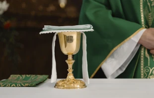 Foto referencial de sacerdote: Pexels, dominio pu00fablico 