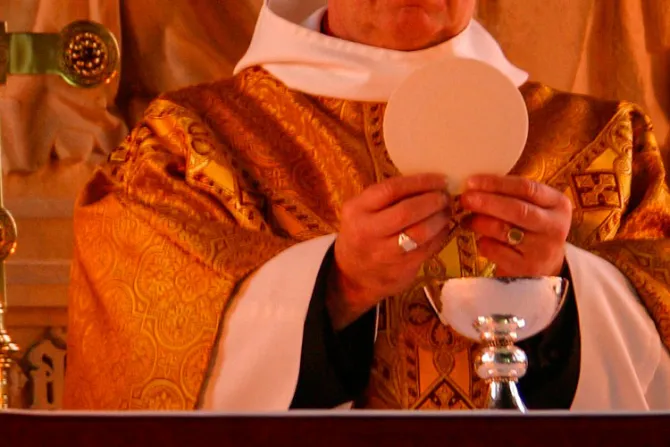 Solo en el sacerdote se encuentra a quien sacia el hambre de Dios, dice Arzobispo