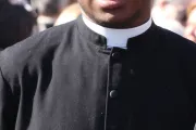 Sacerdote muere por disparos de militares en Camerún