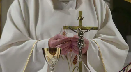Arquidiócesis alerta sobre falso sacerdote que pide donaciones para Cardenal