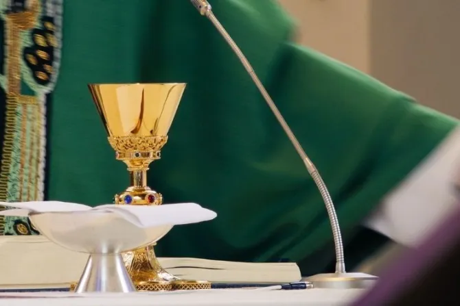 Iglesia Católica advierte sobre sacerdote que tiene prohibido celebrar la Misa en México