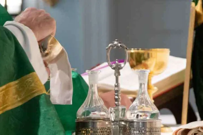 Obispo suspende a sacerdote considerado iniciador de autodefensas en México