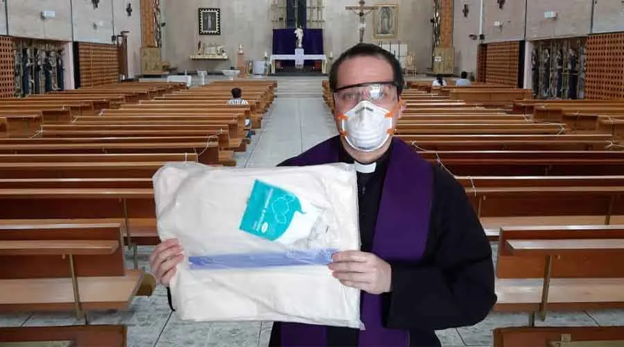 Así puedes ayudar a que sacerdotes tengan protección para atender enfermos COVID-19
