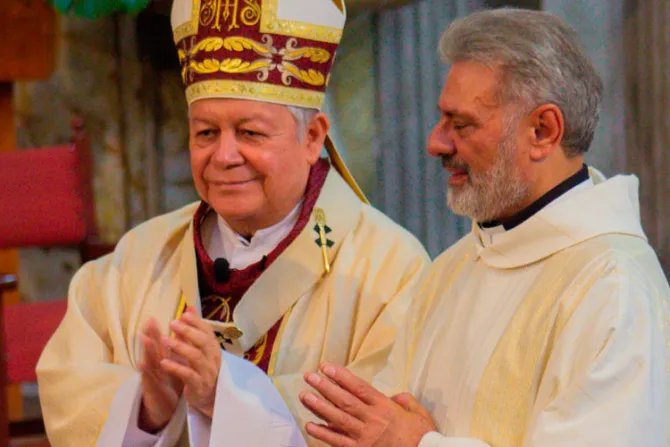 Abuelo viudo de 70 años es ordenado sacerdote en México
