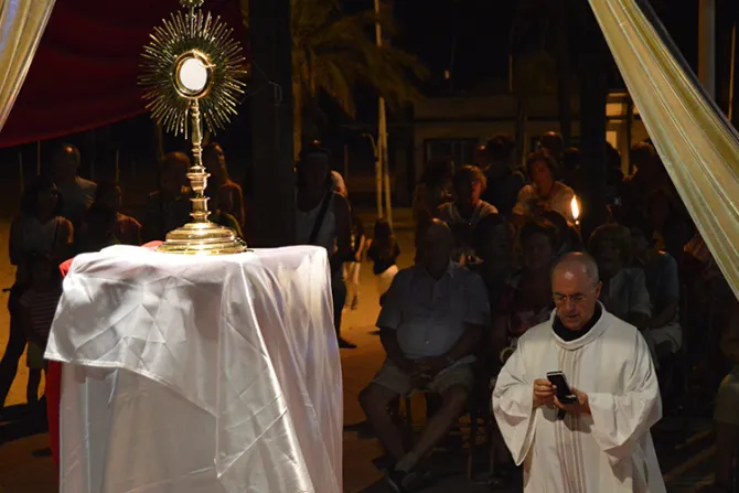 Festival YouHope: Adoración eucarística y reparto de 1.000 evangelios en playas españolas