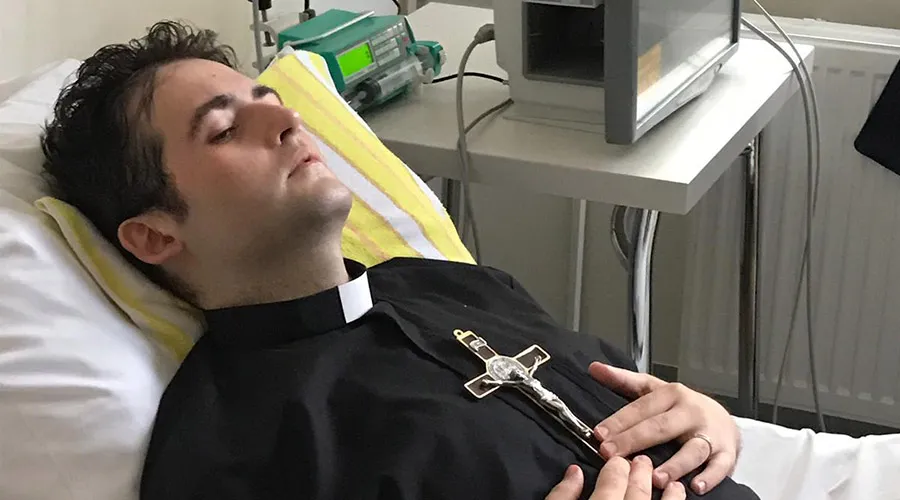 Ordenan sacerdote a joven con cáncer terminal gracias al Papa Francisco 