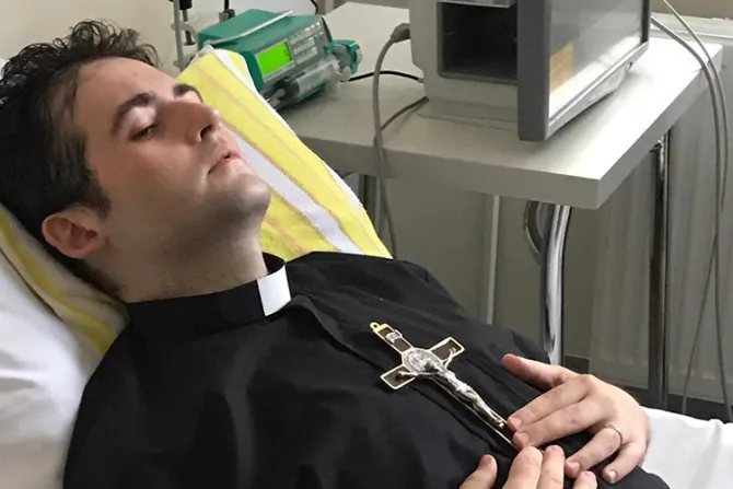 Ordenan sacerdote a joven con cáncer terminal gracias al Papa Francisco 
