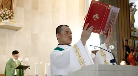 Así vive la vibrante comunidad de católicos chinos en Valencia