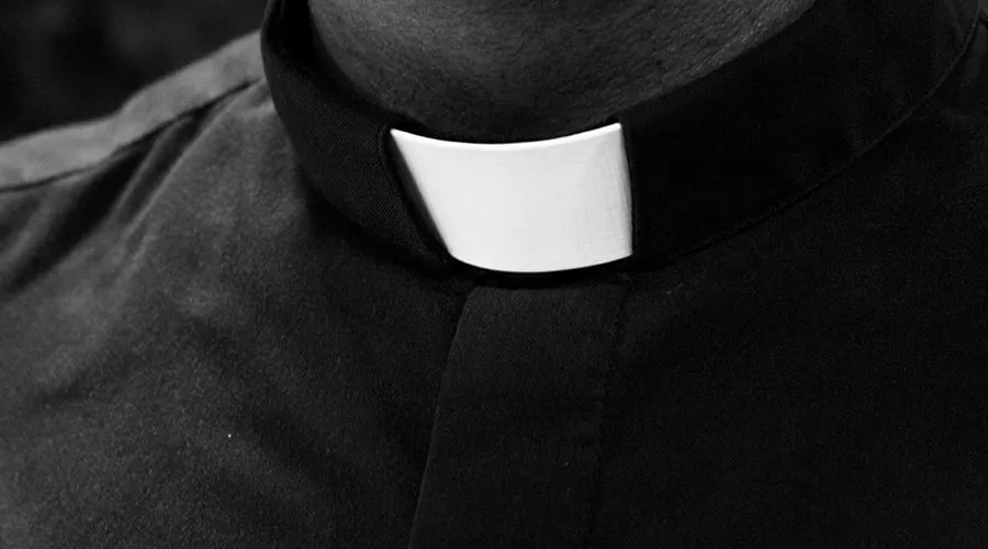 Expulsan del estado clerical a sacerdote que negó al Papa y es acusado de coerción sexual