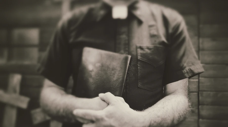 Imagen referencial de sacerdote falso. Cru00e9dito: Shutterstock?w=200&h=150