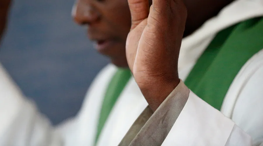 Secuestran a sacerdote en Nigeria y Arquidiócesis pide orar por su liberación