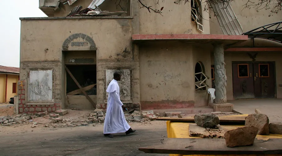 Un sacerdote en Nigeria. Foto referencial de Ayuda a la Iglesia Necesitada (AIN)?w=200&h=150