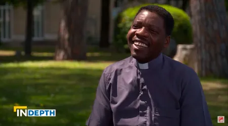 De niño soldado a sacerdote católico: Ahora vive para llevar esperanza a quien no la tiene