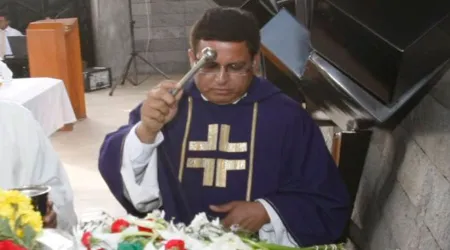 Condenan a 35 años de prisión a sacerdote que abusó de menor en Perú