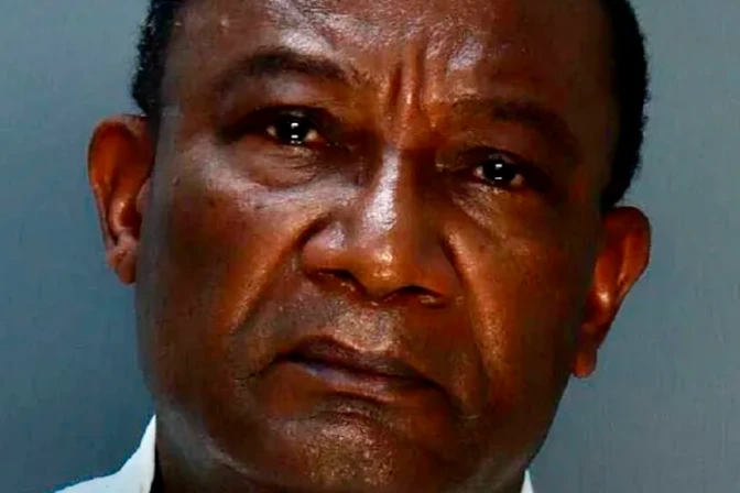 Sentencian a 8 años prisión a sacerdote que violó a feligresa