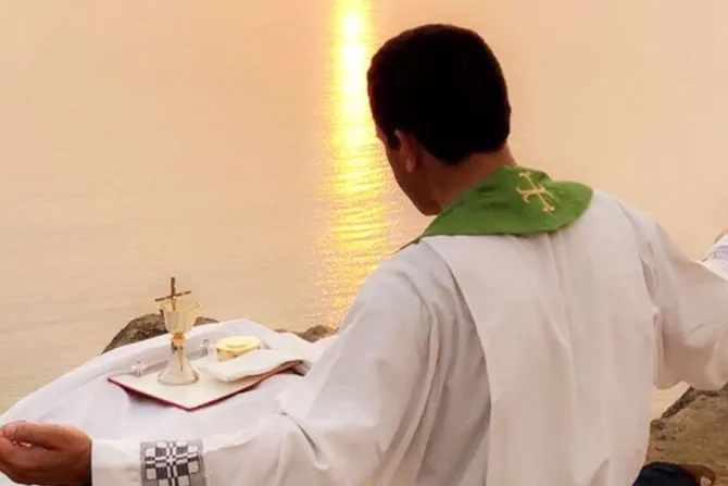 Rechacen el “catolicismo light” y sean fieles a Cristo, pide sacerdote al clero