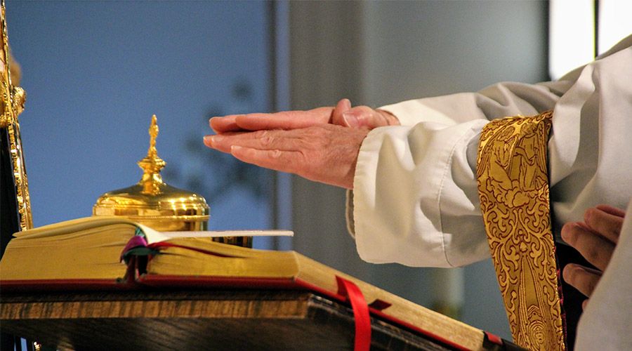 Se puede dejar de ser sacerdote? Esto enseña la Iglesia Católica