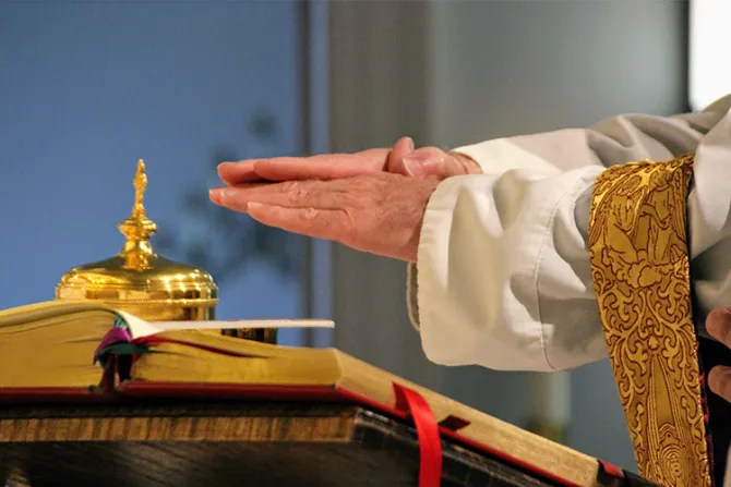¿Se puede dejar de ser sacerdote? Esto enseña la Iglesia Católica