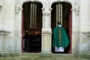 Envían al Vaticano investigación contra exdiscípulo de Karadima por presuntos abusos
