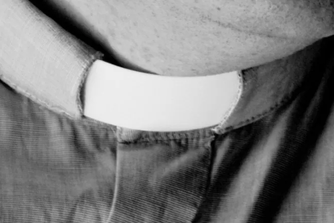 Diócesis italiana separa e investiga a sacerdote acusado de organizar orgías