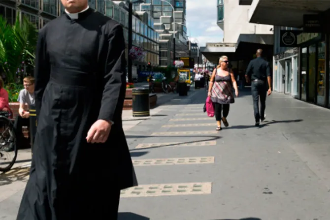 5 cosas que descubrió un laico disfrazado de sacerdote católico