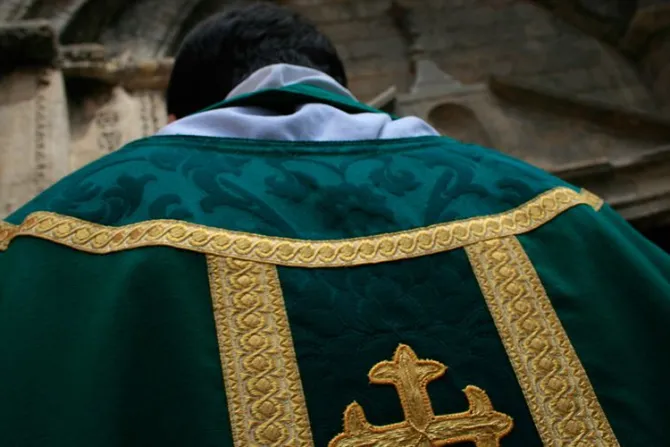 Obispo suspende a 14 sacerdotes en Chile tras escándalo