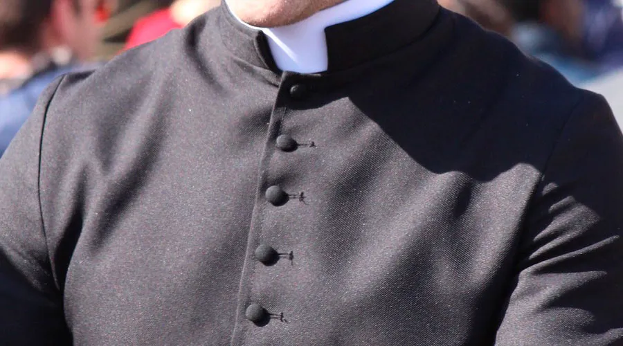 Vaticano arresta a sacerdote diplomático acusado de acceder a pornografía infantil