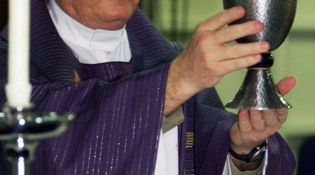 Arquidiu00f3cesis denuncia falsos sacerdotes que celebran u201cmisasu201d a domicilio en Mu00e9xico