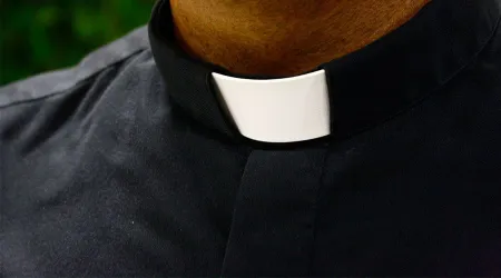 Activistas se disculpan con sacerdote falsamente acusado de abusos sexuales