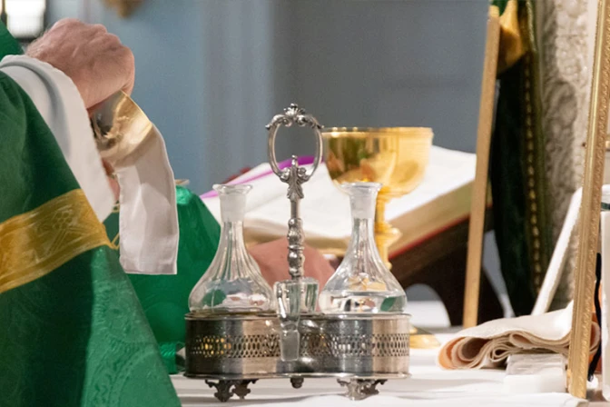 Hombre agrede a sacerdote cuando se preparaba para celebrar Misa