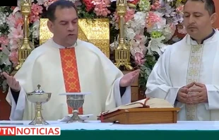 Sacerdotes de Nicaragua celebran Misa en Estados Unidos. Cru00e9dito: EWTN Noticias (captura de video) 