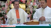 Sacerdotes de Nicaragua celebran Misa en Estados Unidos. Crédito: EWTN Noticias (captura de video)