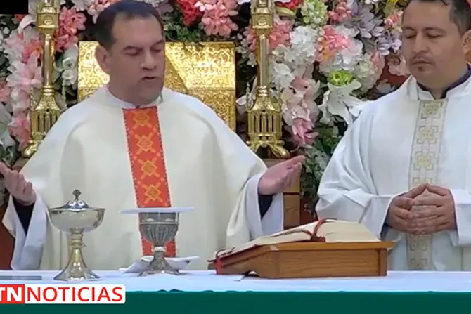 Sacerdotes exiliados de Nicaragua celebran Misa después de 6 meses