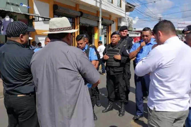 Cardenal Brenes condena asedio policial contra sacerdote y fieles en Nicaragua