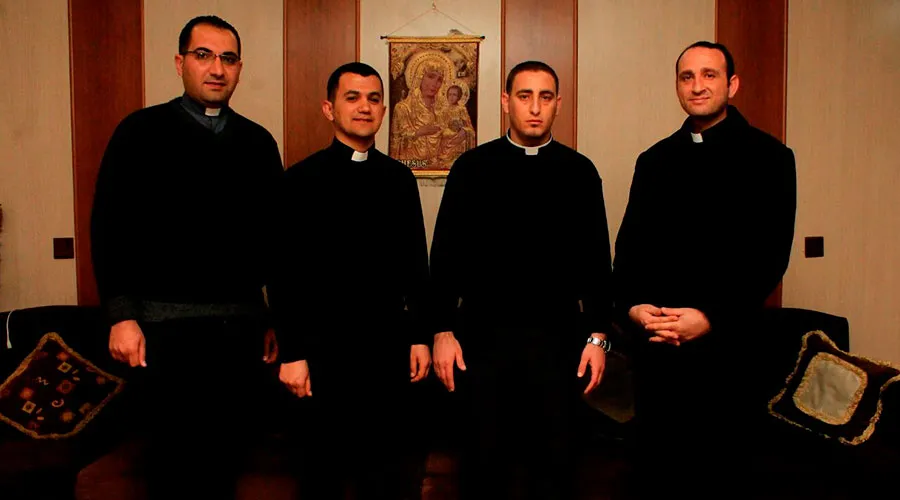 Los cuatro seminaristas que serán ordenados diáconos. Foto cortesía Remi Momica, segundo de la izquierda?w=200&h=150